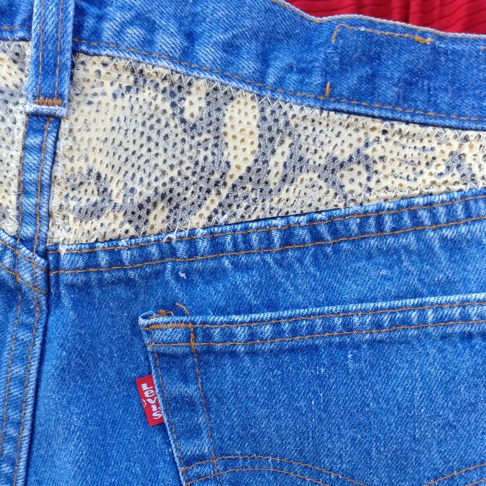 Vintage Levi's 501 Rattlesnake Daisy Dukes - Picture 3 of 4